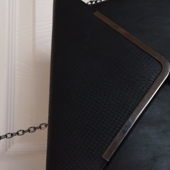 Aldo women's black faux leather envelope size with long chain purse - Picture 7 of 16